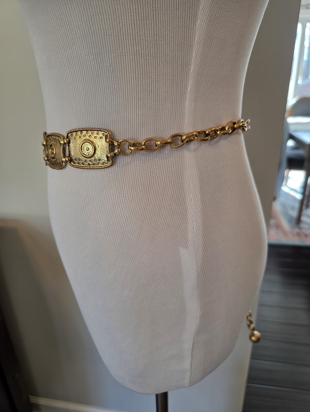 Vintage New York Studio Made in Korea Medallion Gold Metal Belt Adjustable Artsy - Picture 3 of 9